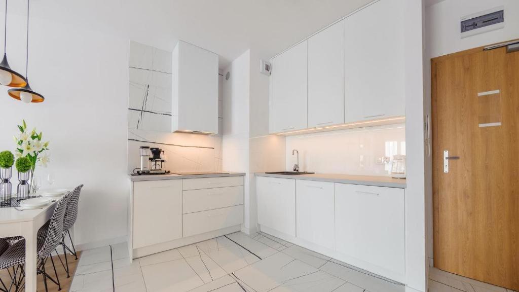 Apartamenty Kasprowicza 20A Klimatyzacja Basen Fintess Sauny Parking Bawialnia Zmywarkataras Wysoki Standard W Pelni Wyposazony 科沃布热格 外观 照片