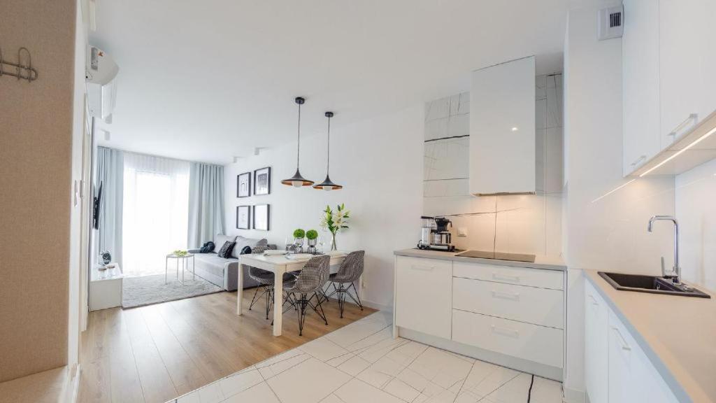 Apartamenty Kasprowicza 20A Klimatyzacja Basen Fintess Sauny Parking Bawialnia Zmywarkataras Wysoki Standard W Pelni Wyposazony 科沃布热格 外观 照片
